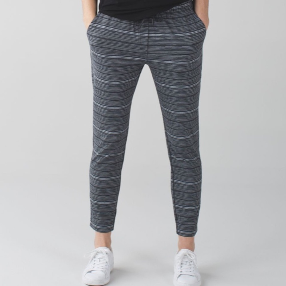 Lululemon Jet Crop (Slim) (Luxtreme) Size 6